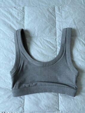 ALO Yoga Wellness bra size small color heather grey like a new